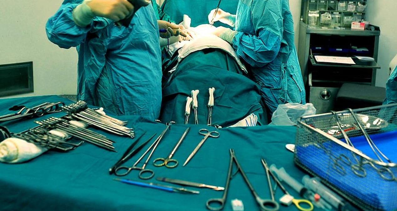 ameliyat sirasinda hastayi birakip iliskiye girdiler hastanede skandal olay b14H7GG6