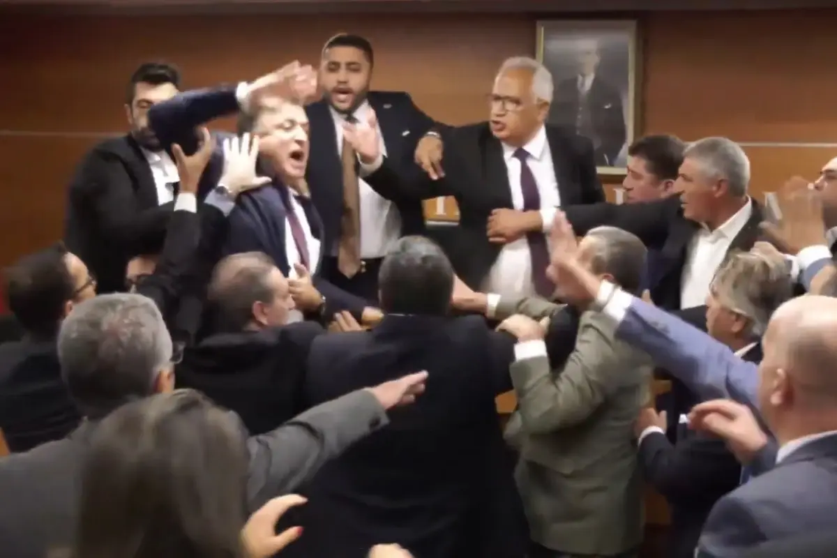 bayrampasada kura cekimi sonunda tansiyon yukseldi kursuye yuruduler yROWdIUS