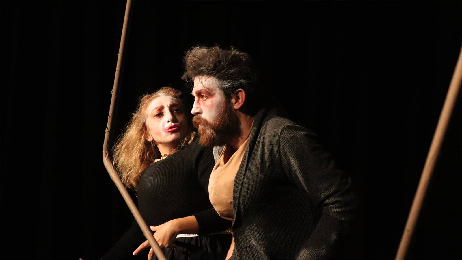 eve donusler oyunu sahnelenmeye devam ediyor DWLgysyn