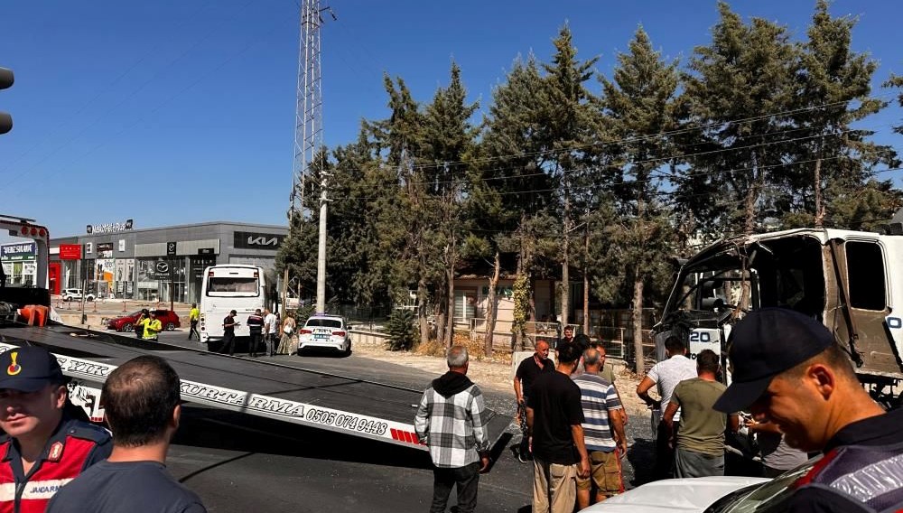 muglada yolcu otobusu vidanjorle carpisti zytiZ3Jc