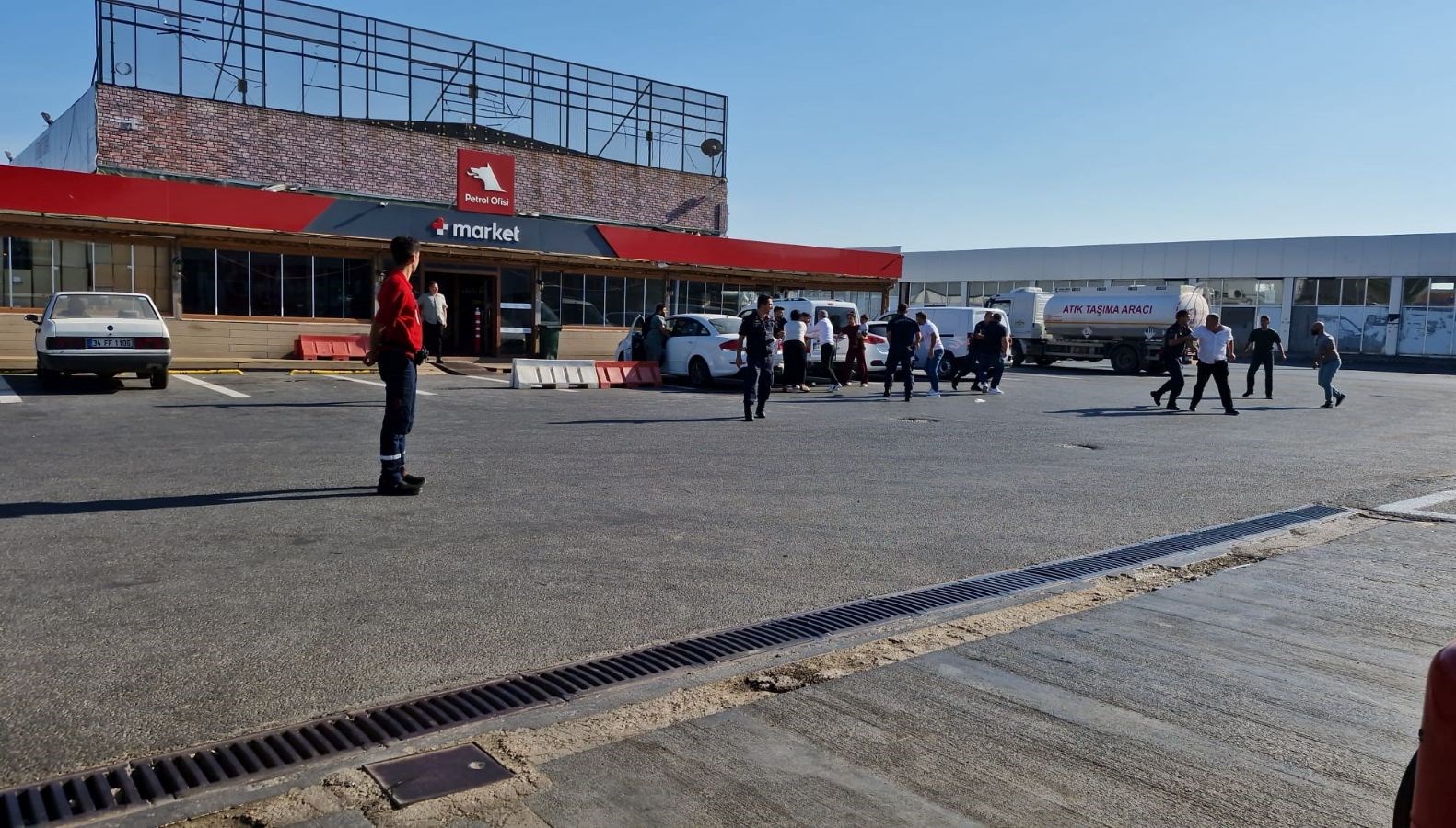 omuz atma kavgasi iki aile akaryakit istasyonunu birbirine katti u2wSLuAY