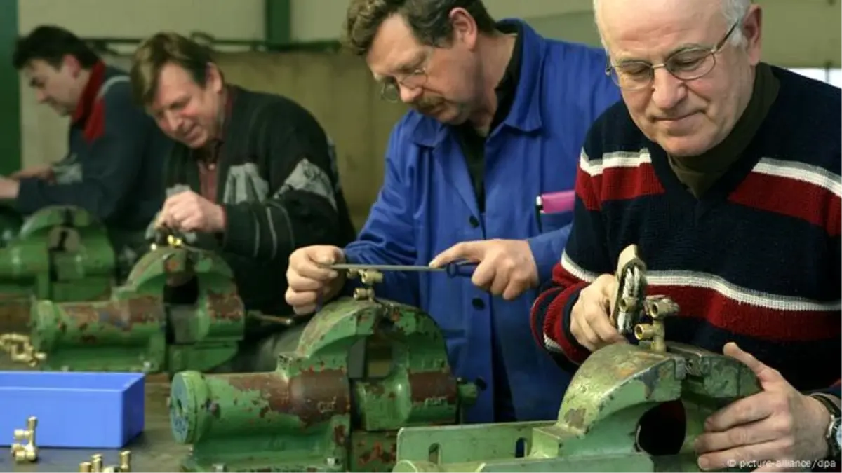 almanya aktif emeklilik tasarisini kabul etti Cs8YCc64.jpg