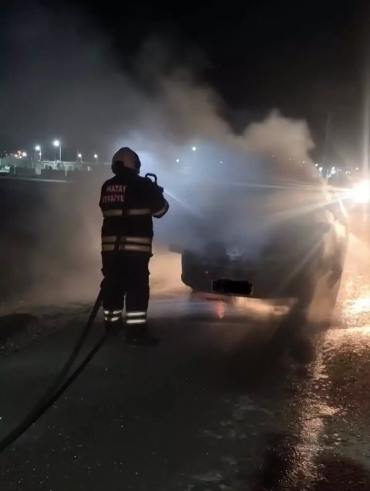 antakyada seyir halindeki otomobilde yangin cikti VNDWL28w.jpg