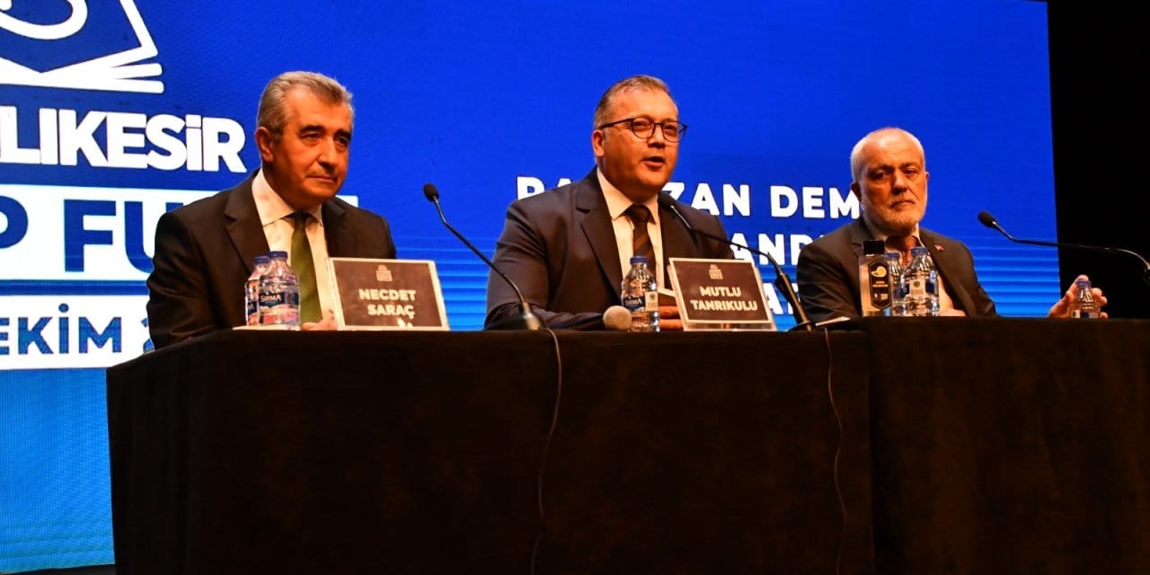 balikesir kitap fuarinda medya siyaset ve edebiyat ruzgari esti fXD6uvp5.jpg