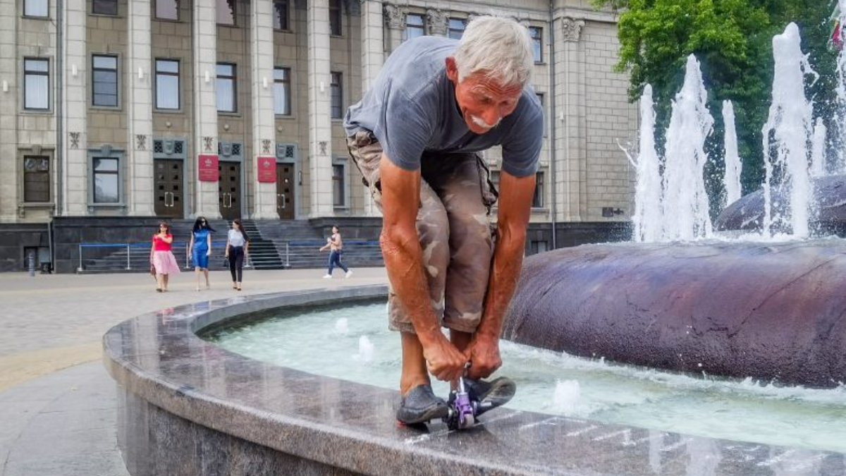 dunyanin en kucuk bisikletine biniyor tam tamina 84 santim PT3NWaeI