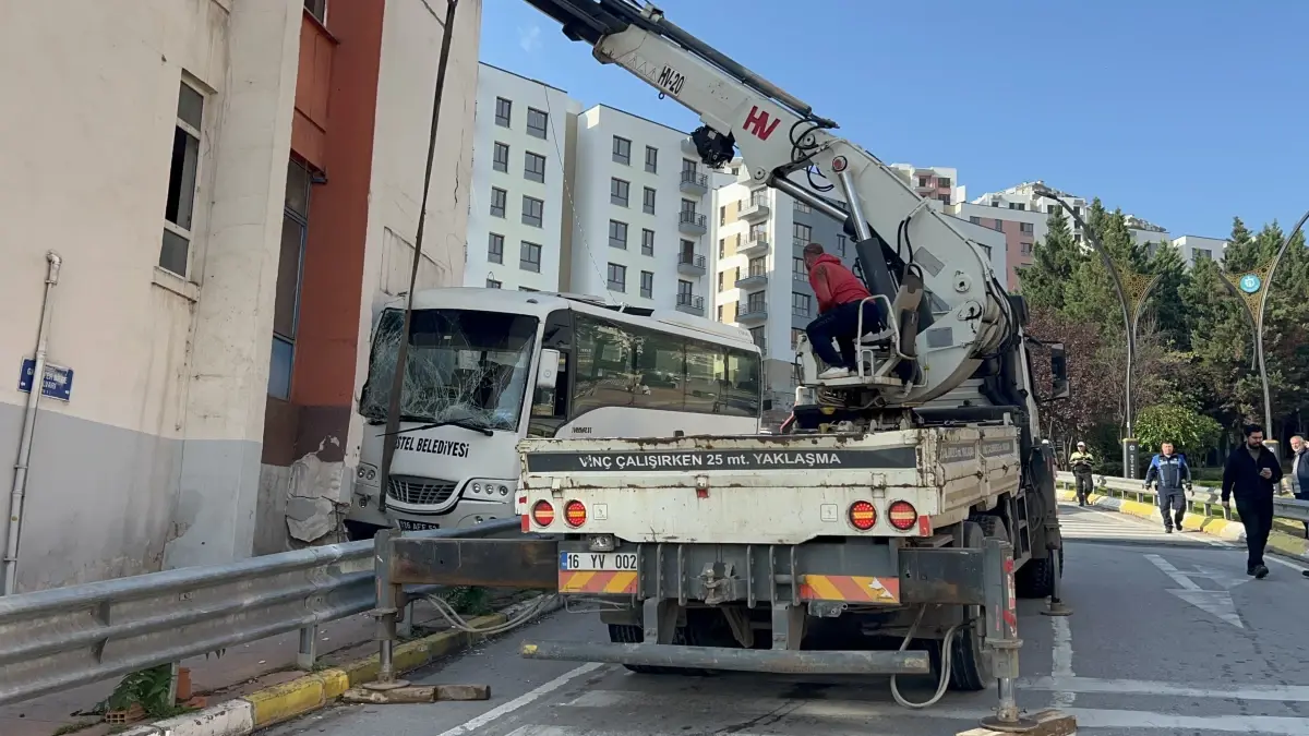 izmitte polis midibusu kaza gecirdi GKaf3s36.jpg