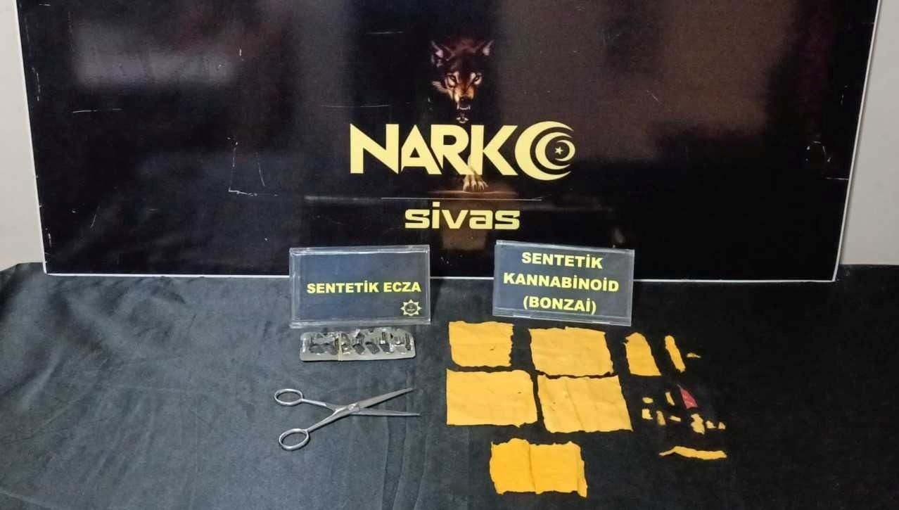 kagitlaraemdirilmis sentetik uyusturucu ele gecirildi NBSRtq7K.jpg