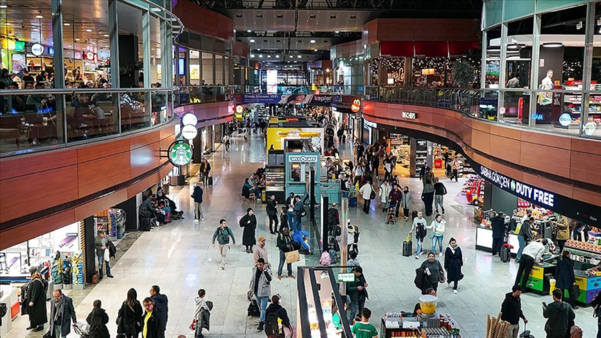 abdulkadir uraloglu havalimanlarinda 10 ayda 211 milyon yolcuya hizmet verildi xqAQZkLf.jpg