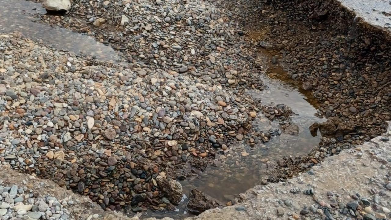 Çanakkale’de sağanak yağış: Sahil yolu kapandı!