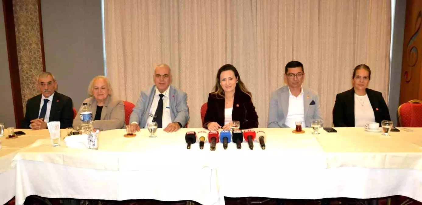 chp manisa il baskani ozalperden basin toplantisi ve burokrasideki degisiklikler F6B2Gjjp.jpg