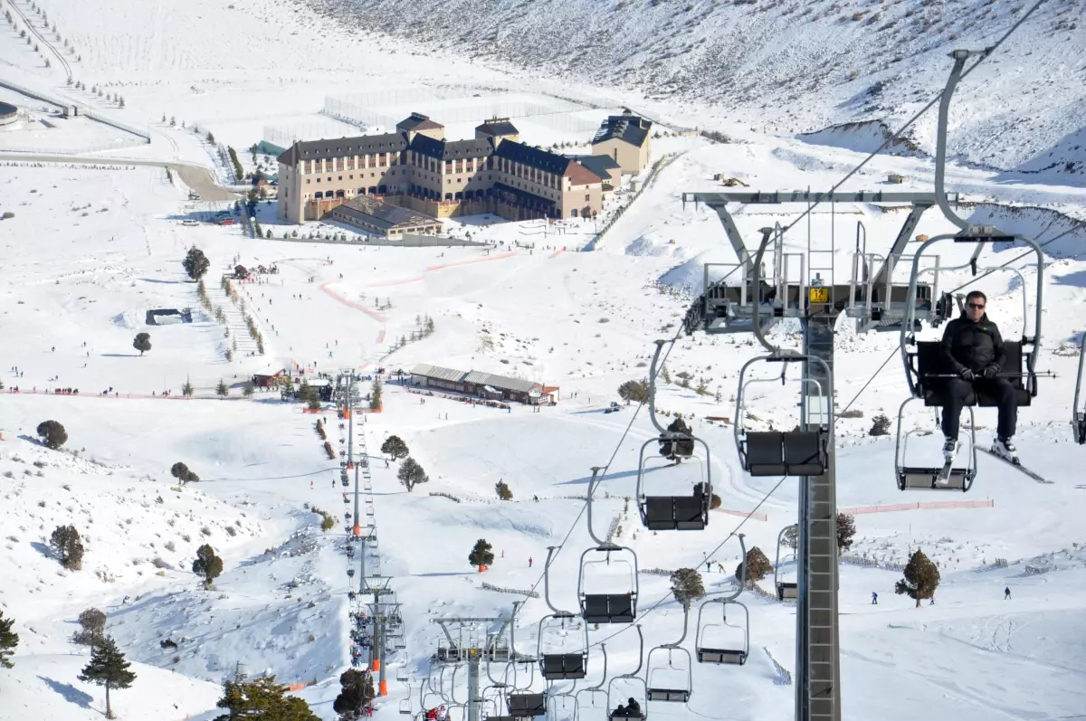 davraz kayak merkezinde kar makineleriyle sezon uzatilacak kXYh8eVT.jpg