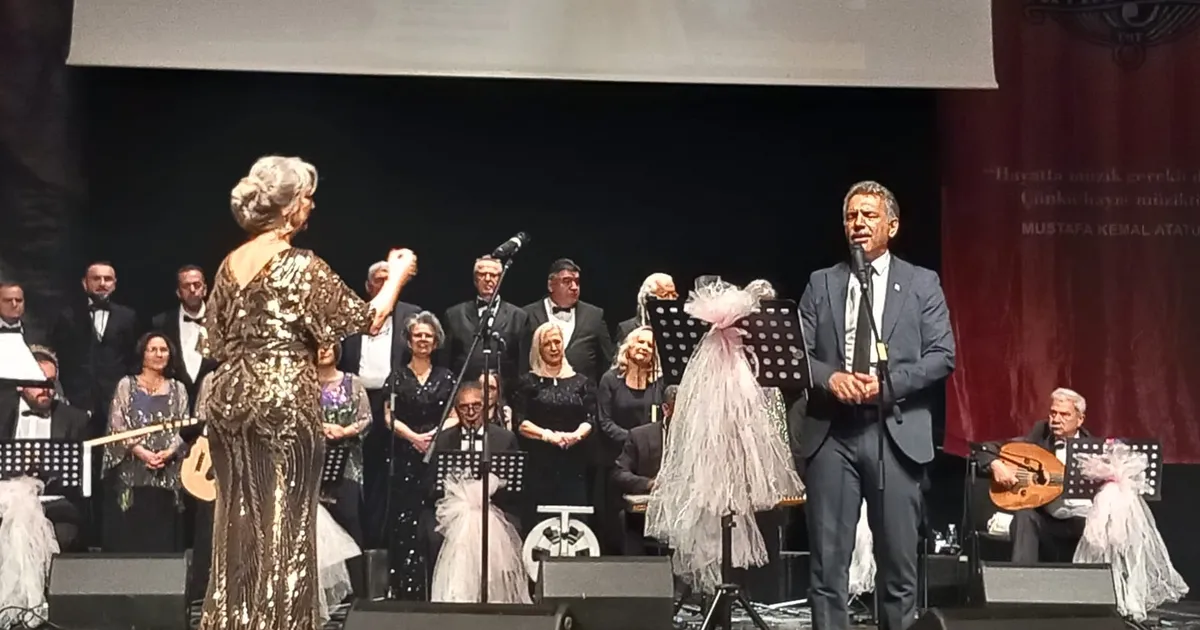 Bursa’daki konserde Belediye Başkanı parmak ısırttı