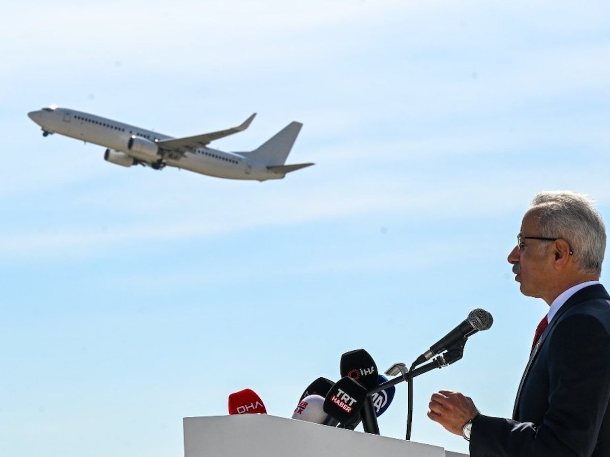 Abdulkadir Uraloğlu: Havalimanı pist uzunluğumuz 241,4 kilometreye ulaştı