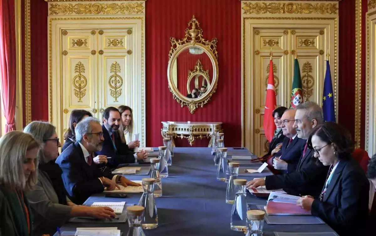 Hakan Fidan Portekiz’de