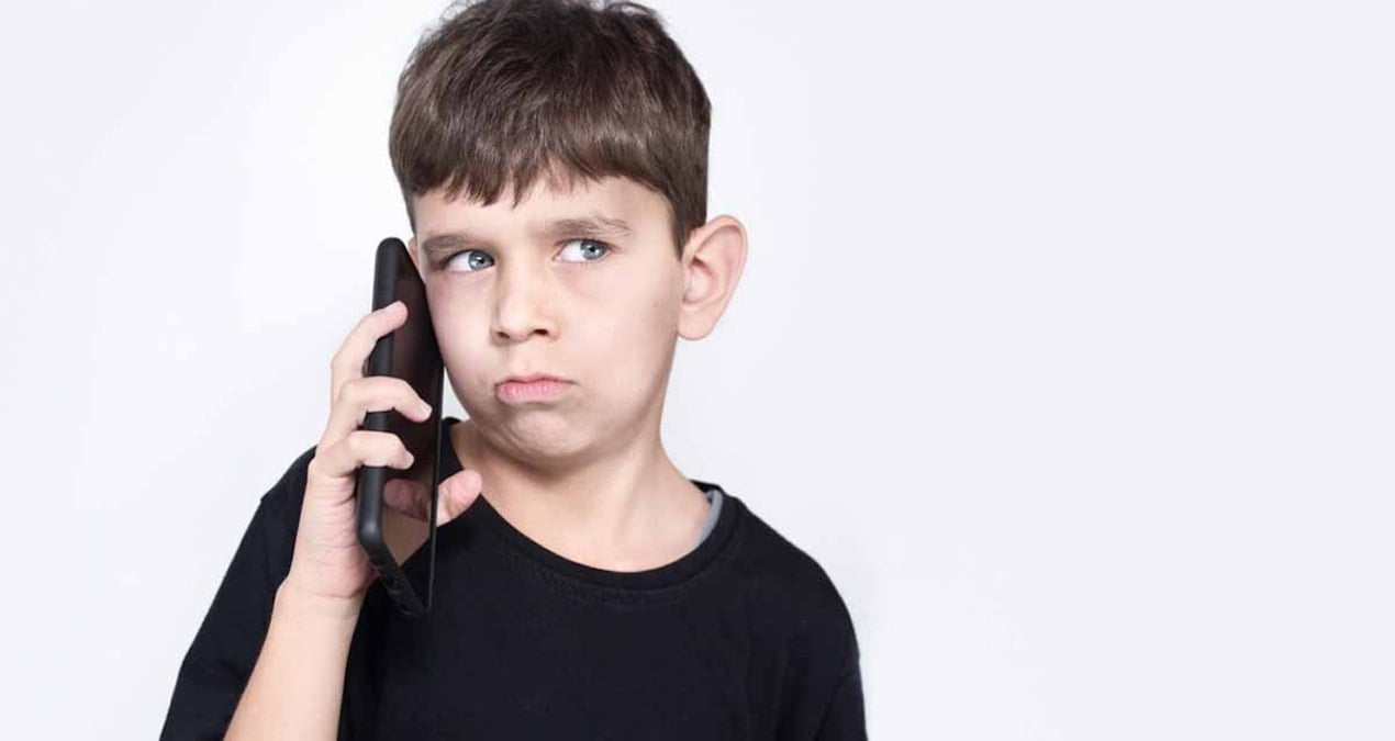 İlk telefonunu 12 yaşında alan çocuklara uyarı!