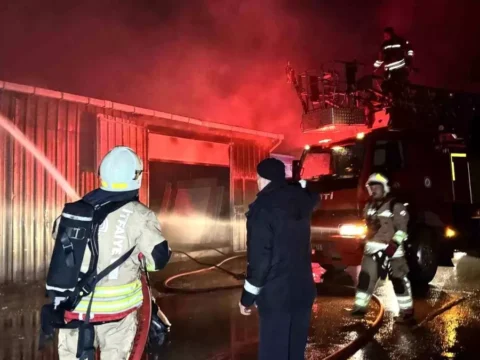 Edirne’de Mobilya Atölyesinde Yangın Paniği