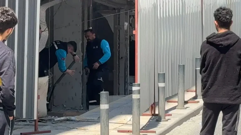 avcilarda-dogalgaz-panigi-ekipler-sevk-edildi-ntTzZM2J