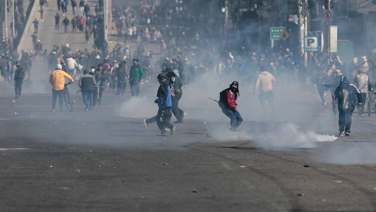 bolivyada-protestolar-kontrolden-cikti-baskan-pazin-istifasi-isteniyor-JEDD7i4O