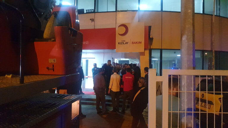 duzcede-huzurevinde-gece-yarisi-yangini-54-kisi-tahliye-edildi-dpe4YU4W