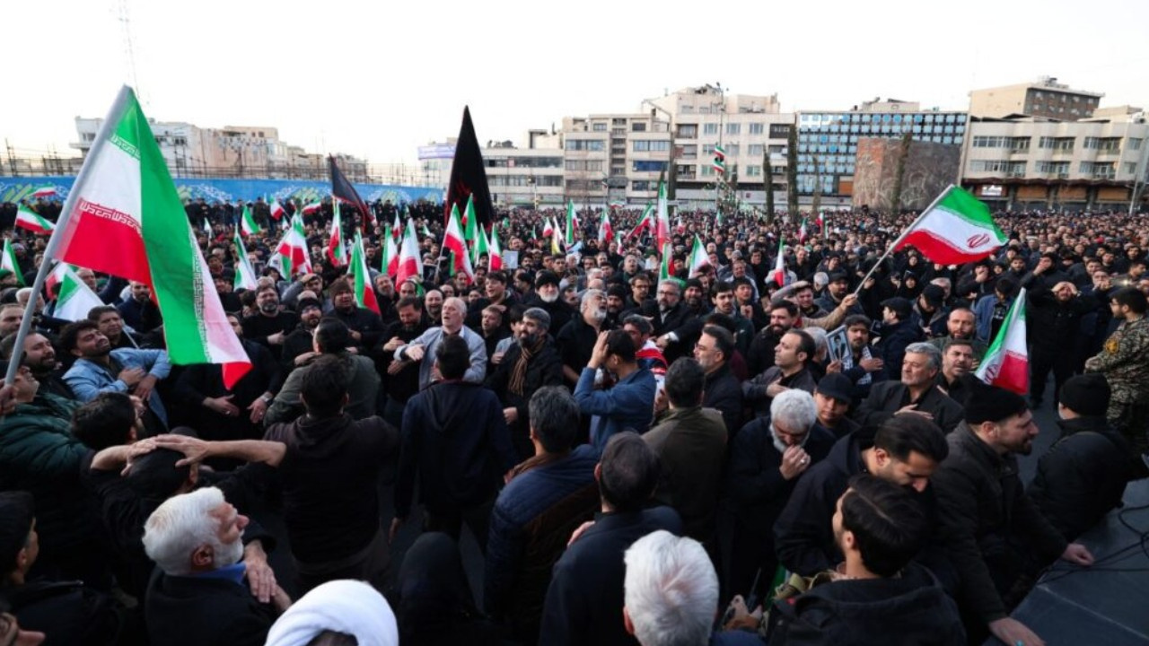 iran-yonetiminden-kritik-aciklama-hainlik-ve-casusluk-suclamasiyla-binlerce-gozalti-var-BTgSzlLH