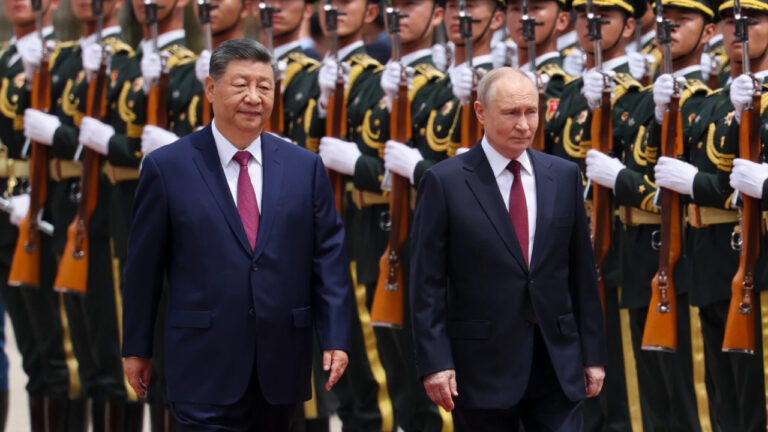 trumpin-ardindan-putin-cinde-40-is-birligi-belgesi-imzalanacak-3C3w8lSP
