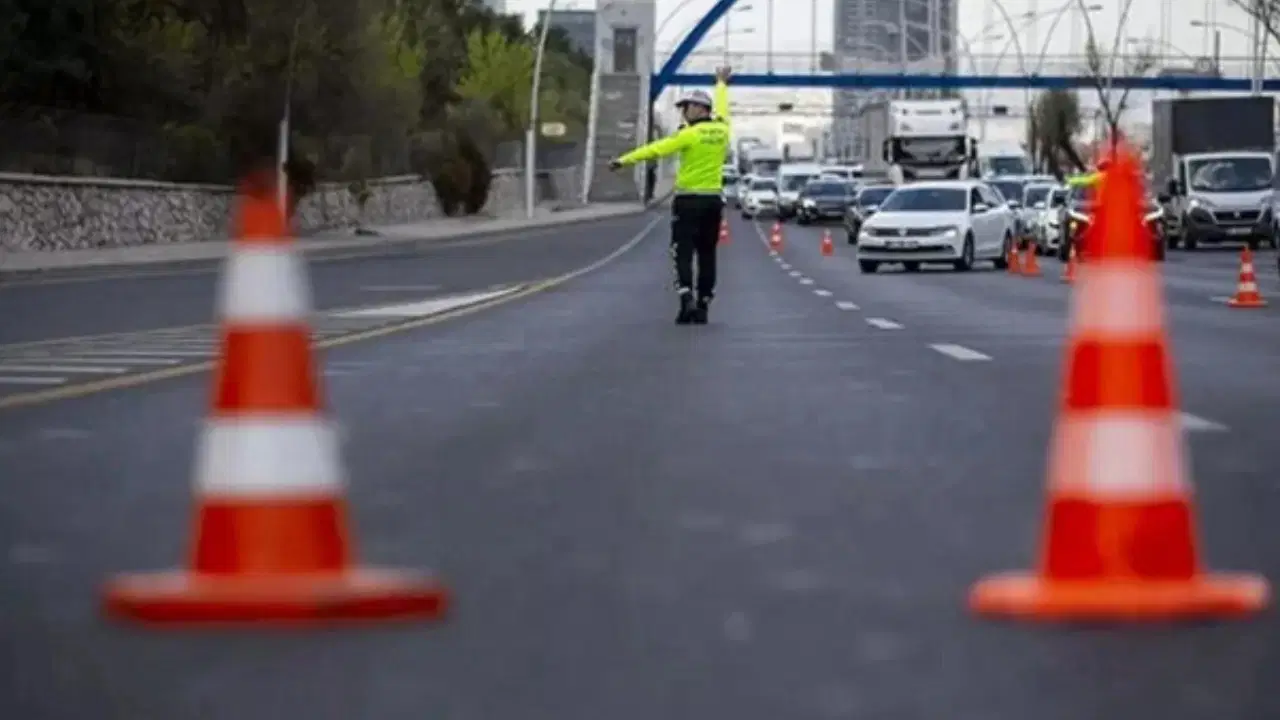 yarin-istanbulda-hangi-yollara-trafige-kapali-20-mayis-carsamba-trafige-kapali-yollar-ve-alternatif-GZZsQNXX